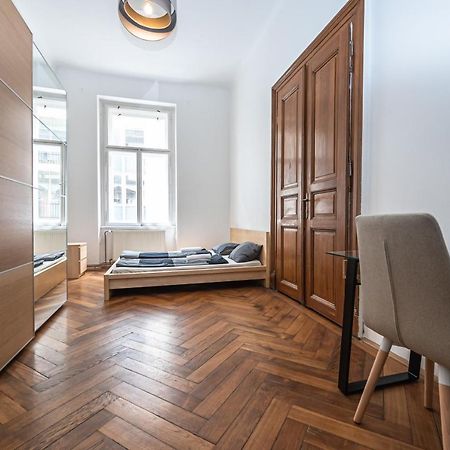 New Town Central Apartment Prag Exterior foto
