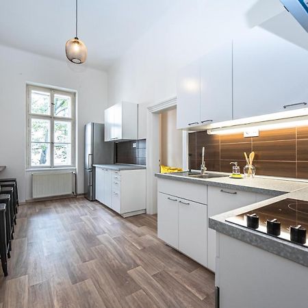 New Town Central Apartment Prag Exterior foto