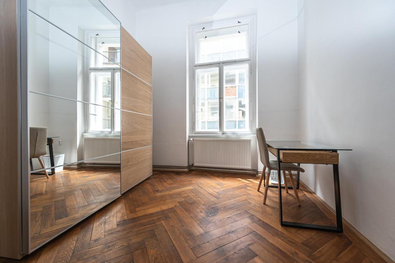 New Town Central Apartment Prag Exterior foto