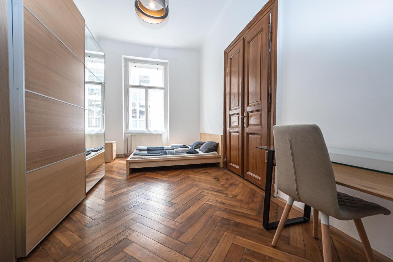 New Town Central Apartment Prag Exterior foto