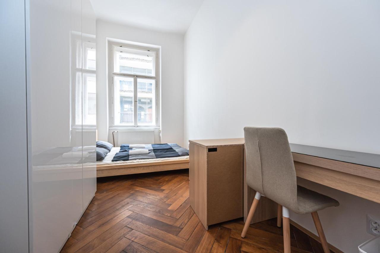 New Town Central Apartment Prag Exterior foto