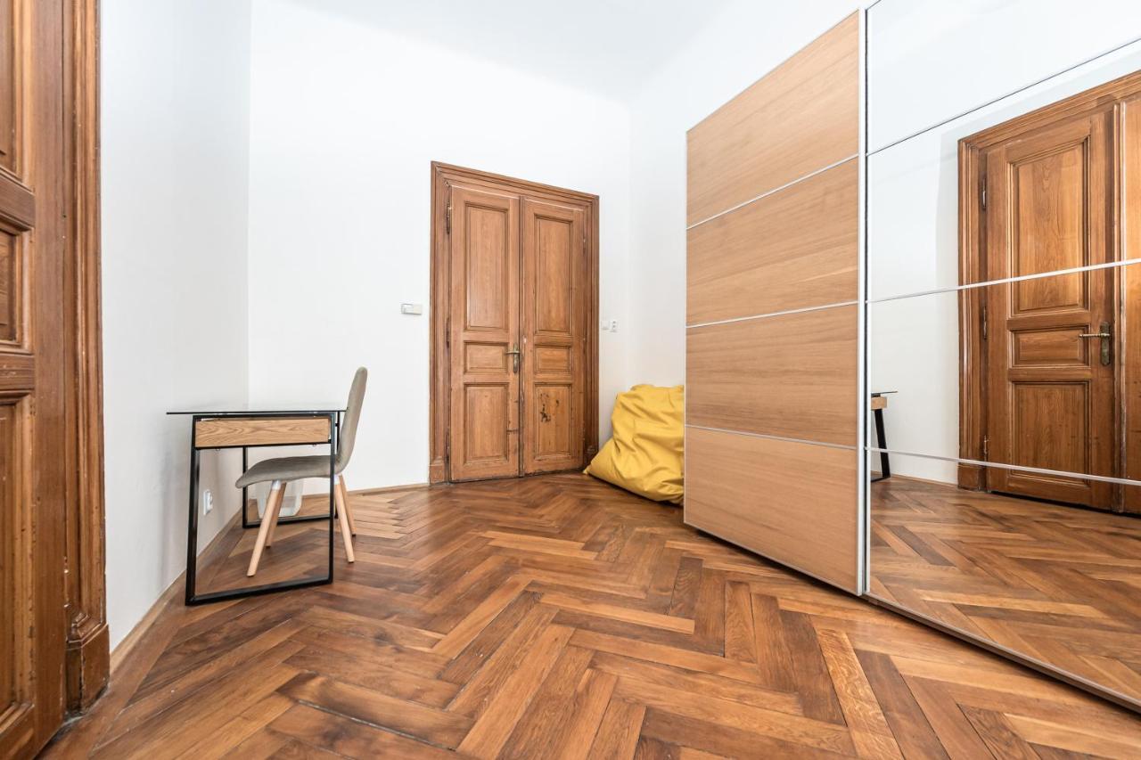 New Town Central Apartment Prag Exterior foto