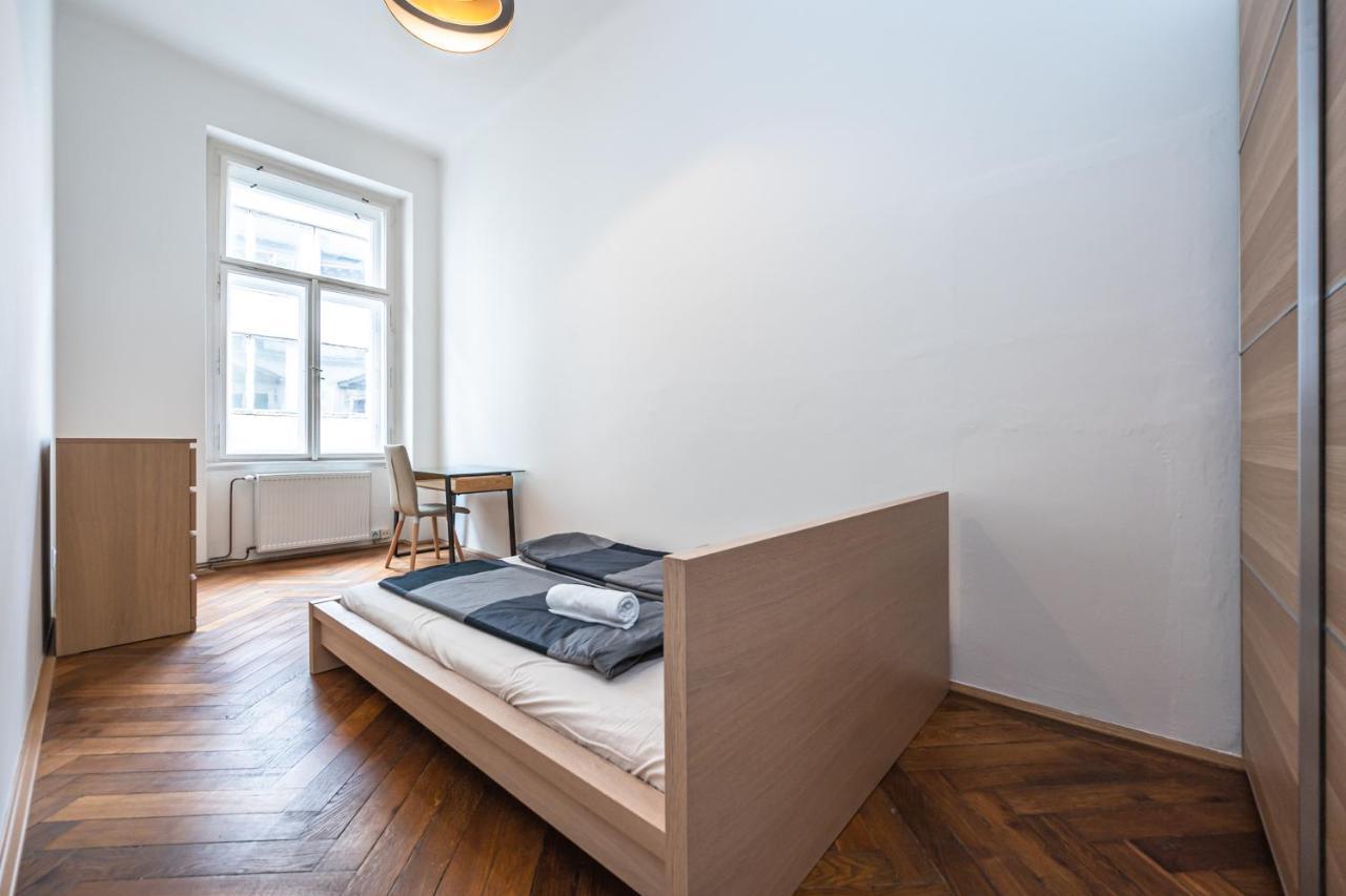 New Town Central Apartment Prag Exterior foto