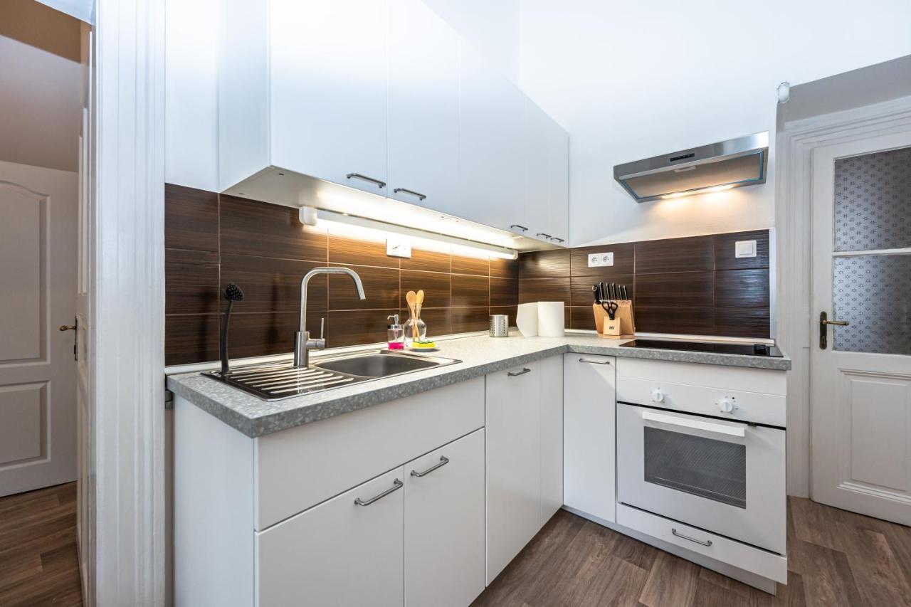 New Town Central Apartment Prag Exterior foto