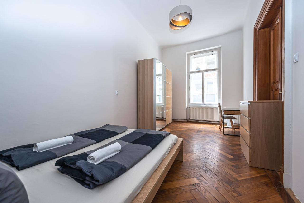 New Town Central Apartment Prag Exterior foto